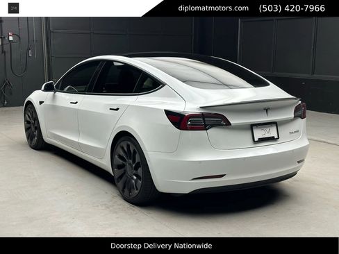 Used 2021 Tesla Model 3 Performance image 4