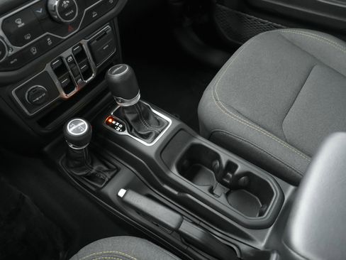 Used 2024 Jeep Gladiator Sport AWD/4WD image 11