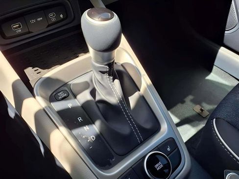 New 2025 Hyundai Venue Limited image 16