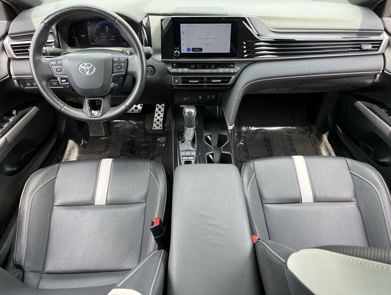 Used 2025 Toyota Camry SE FWD image 9