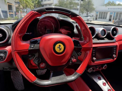 Used 2015 Ferrari California T RWD image 38