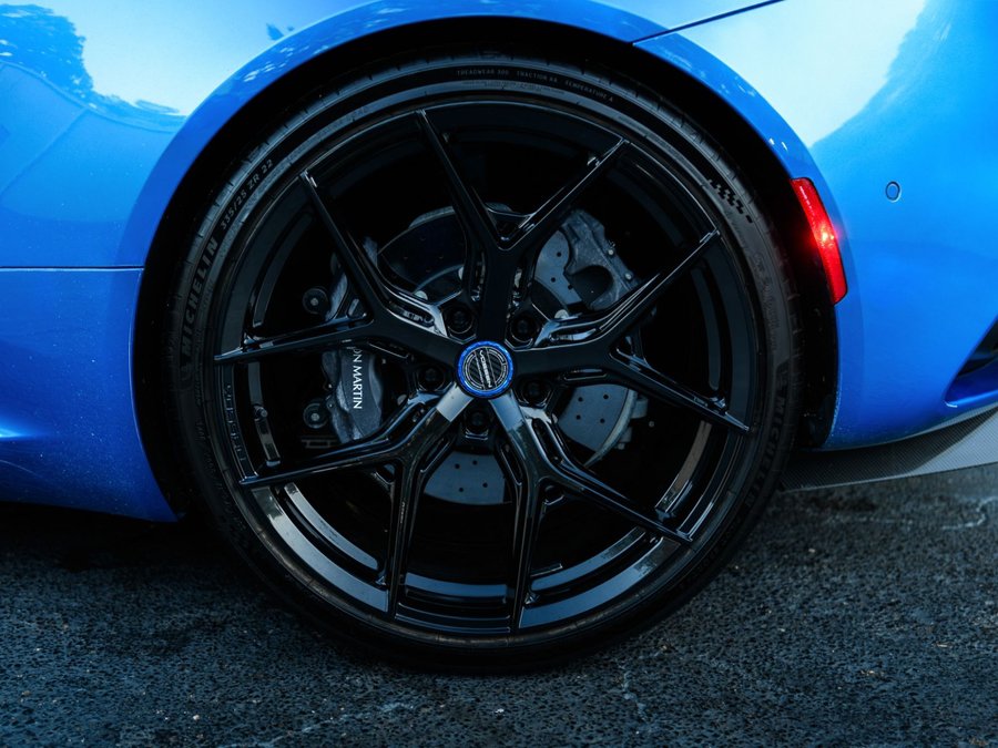 Used 2020 Aston Martin DBS Superleggera Volante RWD image 11