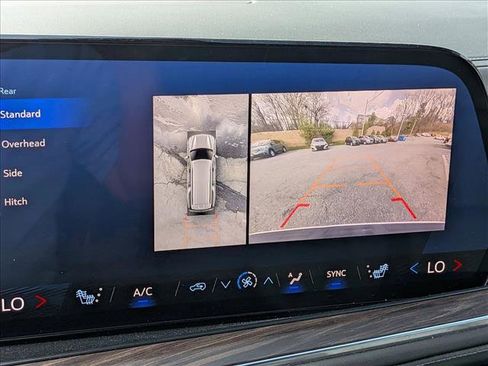 Used 2025 Chevrolet Suburban Z71 image 10