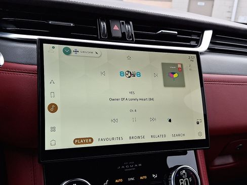 Used 2022 Jaguar F-PACE SVR image 19