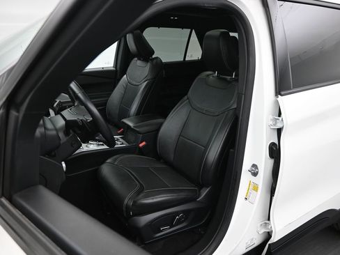 Used 2020 Ford Explorer ST w/ Premium Technology Package image 9