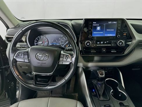 Used 2021 Toyota Highlander XLE AWD/4WD image 19