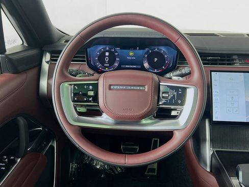 Used 2025 Land Rover Range Rover SE AWD/4WD image 11