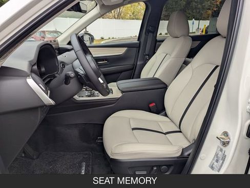 Certified 2025 MAZDA CX-70 Plug-In Hybrid w/ Premium Pkg AWD/4WD image 9