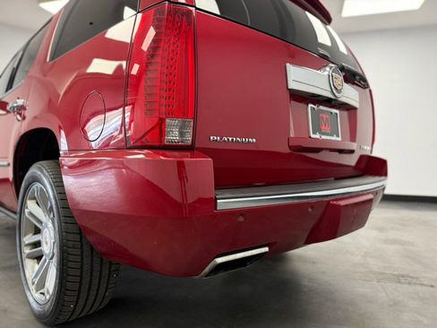 Used 2013 Cadillac Escalade Platinum image 22