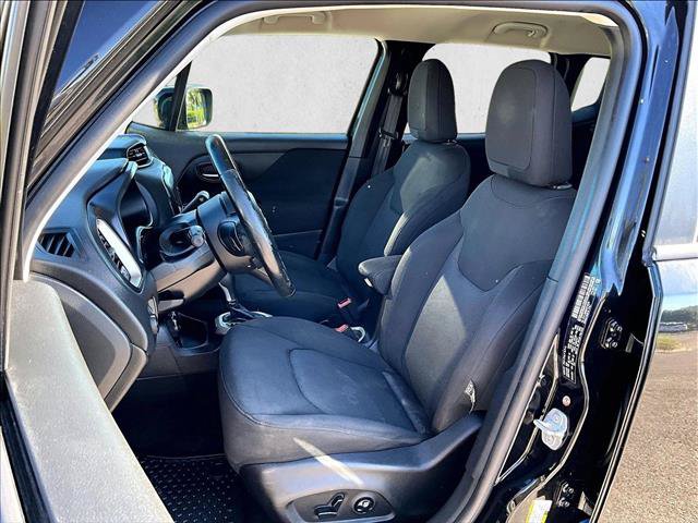 Used 2017 Jeep Renegade Latitude AWD/4WD image 24