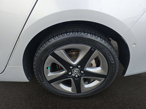 Used 2020 Toyota Prius XLE FWD image 44