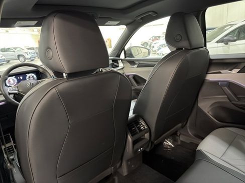New 2026 Volkswagen Tiguan SE R-Line FWD image 20