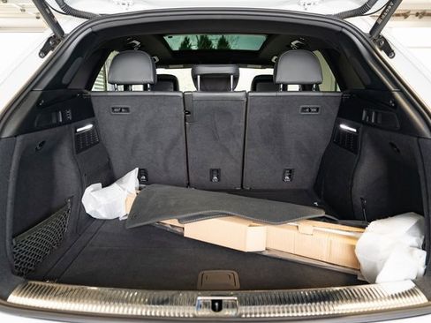 Used 2022 Audi SQ5 Prestige image 8