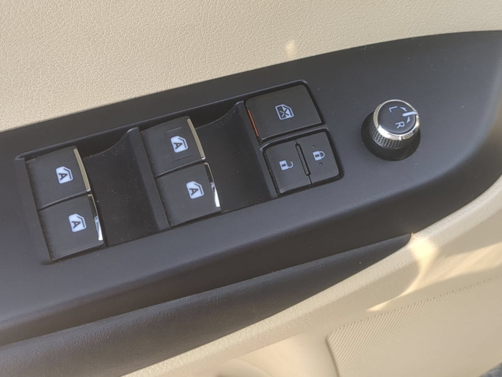Used 2017 Toyota Highlander Limited AWD/4WD image 12