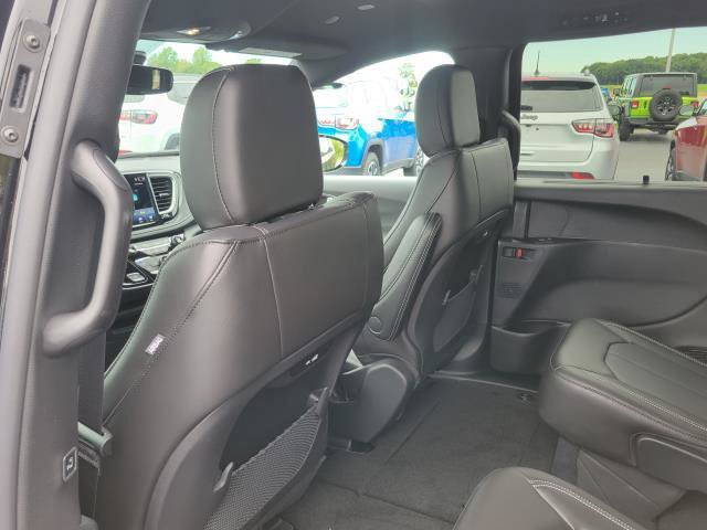 New 2027 Chrysler Pacifica Select FWD image 21