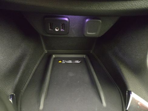 Used 2023 Chevrolet Traverse LT image 28