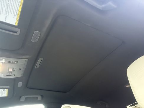 Used 2024 Lexus ES 300h F Sport image 13