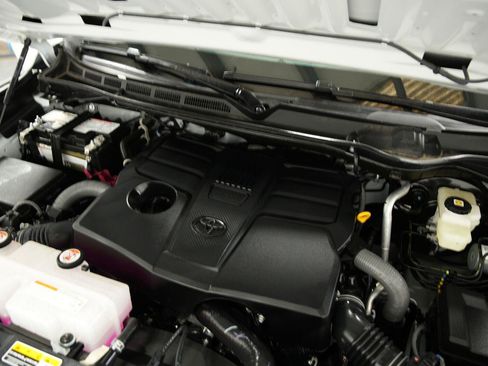 Used 2025 Toyota Tundra SR AWD/4WD image 15