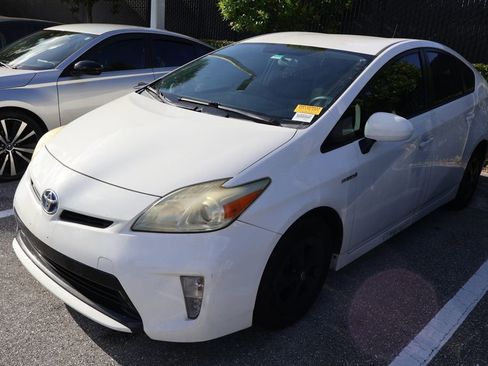 Used 2014 Toyota Prius Three FWD image 2