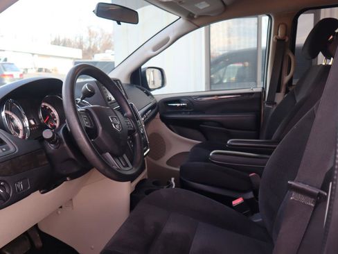 Used 2017 Dodge Grand Caravan SE image 54