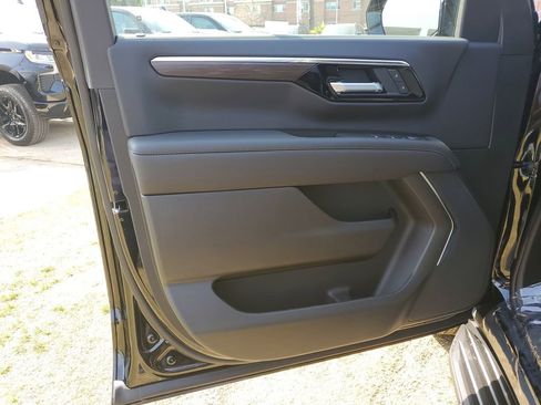 New 2026 Chevrolet Suburban LS image 19