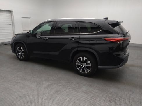 Used 2020 Toyota Highlander XLE FWD image 3