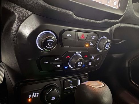 Used 2023 Jeep Renegade Limited AWD/4WD image 24