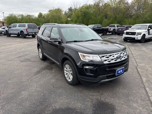 Used 2019 Ford Explorer XLT w/ Equipment Group 202A AWD/4WD image 4