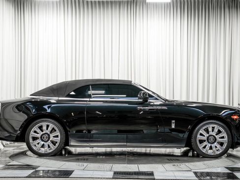 Used 2017 Rolls-Royce Dawn image 16