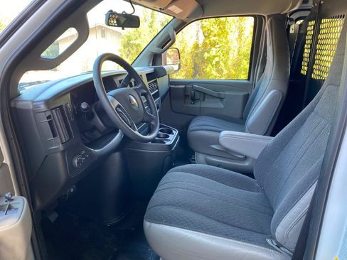 Used 2025 Chevrolet Express 2500 w/ Driver Convenience Package RWD image 28