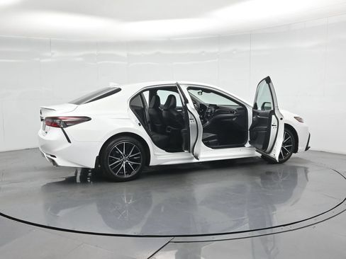 Used 2023 Toyota Camry SE FWD image 4