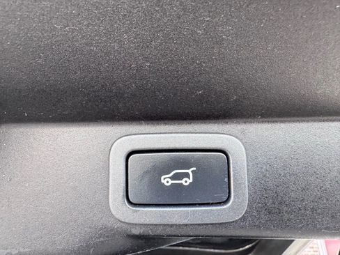 Used 2014 Land Rover Range Rover Sport SE image 41