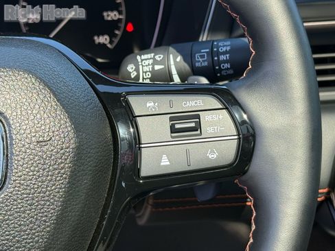 Used 2025 Honda Pilot TrailSport image 19