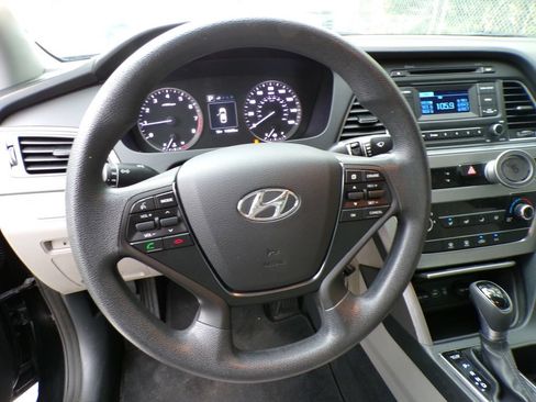 Used 2015 Hyundai Sonata SE FWD image 12