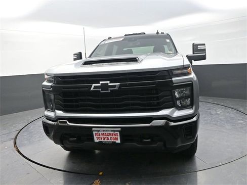 Used 2025 Chevrolet Silverado 2500 Custom w/ Custom Value Package image 2
