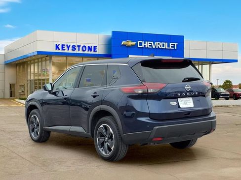 Used 2025 Nissan Rogue SV FWD image 5