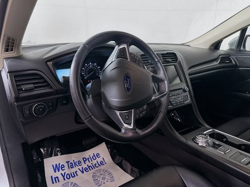 Used 2018 Ford Fusion SE w/ Equipment Group 201A image 9