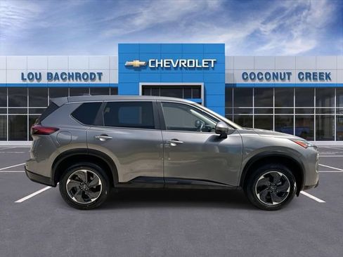 Used 2024 Nissan Rogue SV FWD image 9