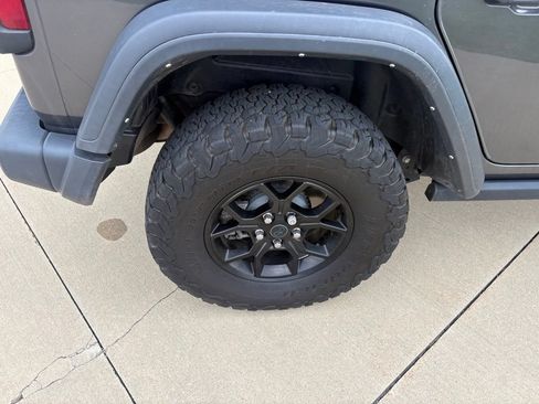 Used 2024 Jeep Wrangler Unlimited AWD/4WD image 24