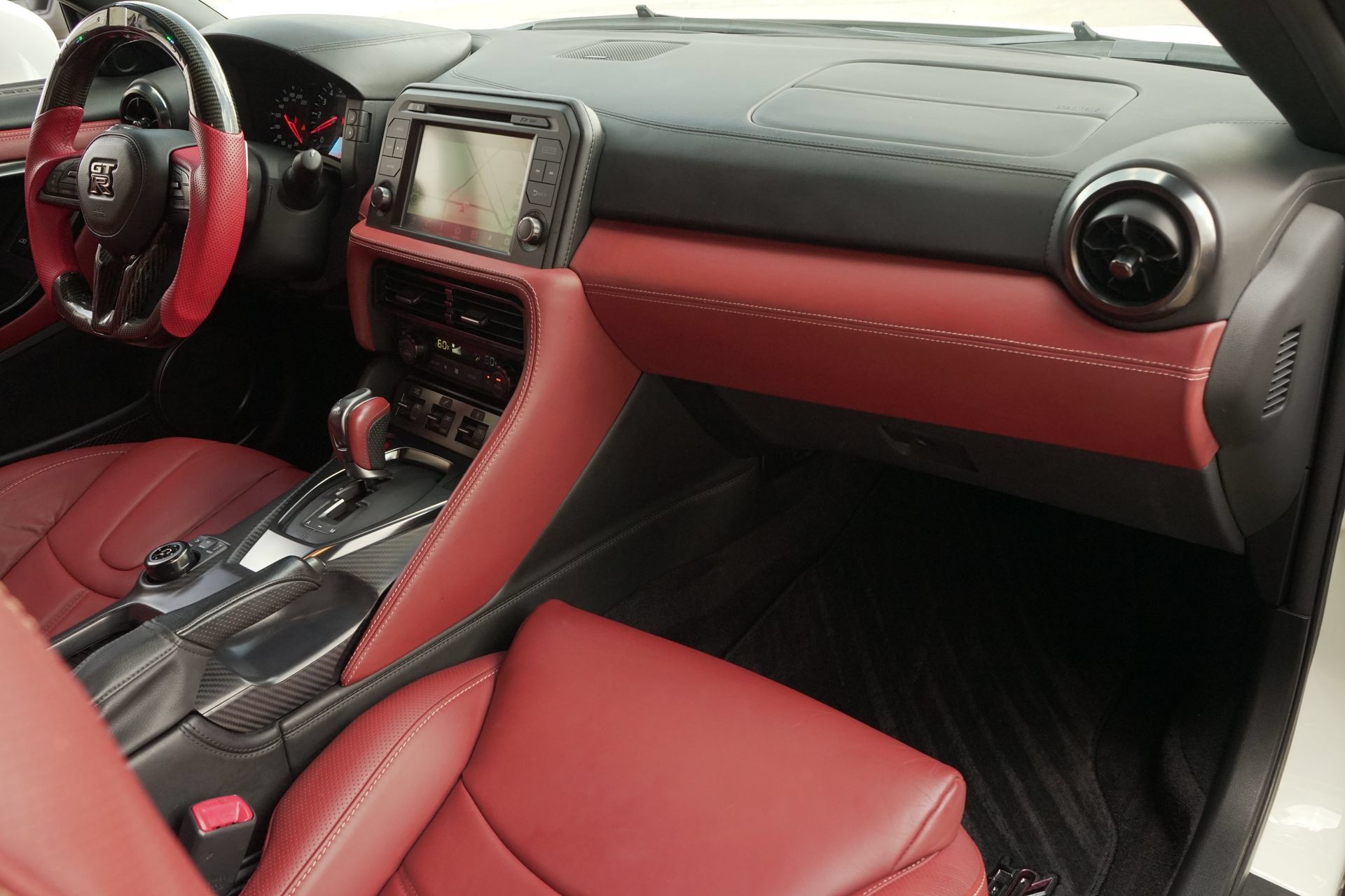 Used 2020 Nissan GT-R Premium w/ Premium Interior Package AWD/4WD image 10