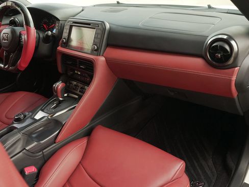 Used 2020 Nissan GT-R Premium w/ Premium Interior Package AWD/4WD image 10
