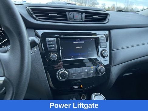 Used 2018 Nissan Rogue SV image 14