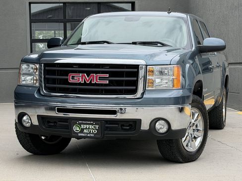 Used 2009 GMC Sierra 1500 SLT w/ Suspension Package, Off-Road AWD/4WD image 3