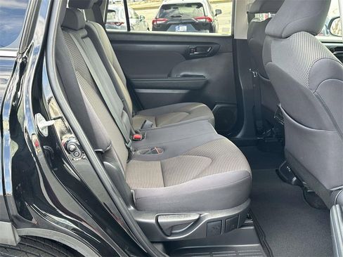 Used 2023 Toyota Highlander L image 7