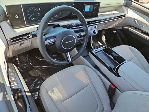 Certified 2025 Hyundai Tucson Limited AWD/4WD image 10