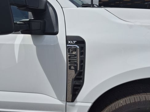 Used 2024 Ford F250 XLT image 9