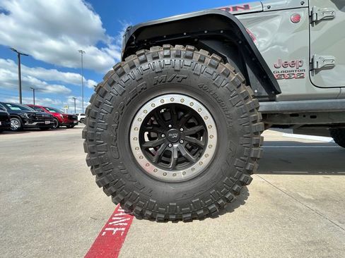 Used 2022 Jeep Gladiator Rubicon w/ Trailer Tow Package AWD/4WD image 7
