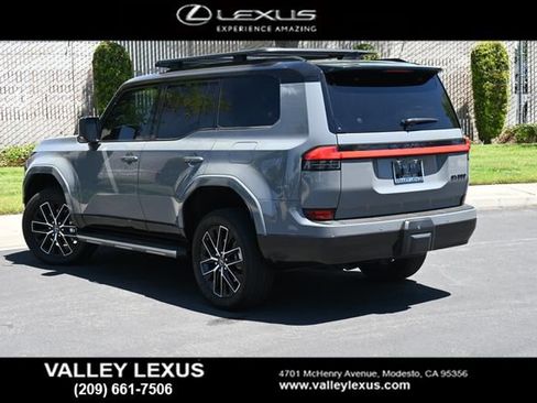 Certified 2024 Lexus GX 550 w/ Accessory Package (31) AWD/4WD image 4