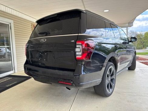 Used 2024 Ford Expedition Limited AWD/4WD image 3