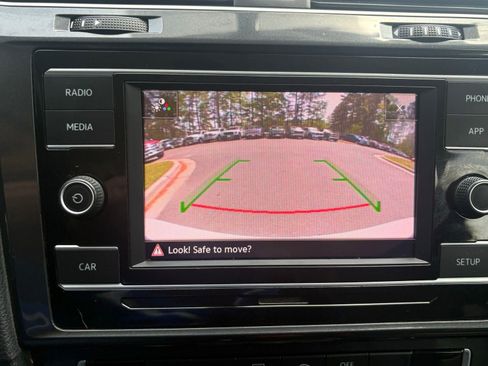 Used 2019 Volkswagen Golf S FWD image 30